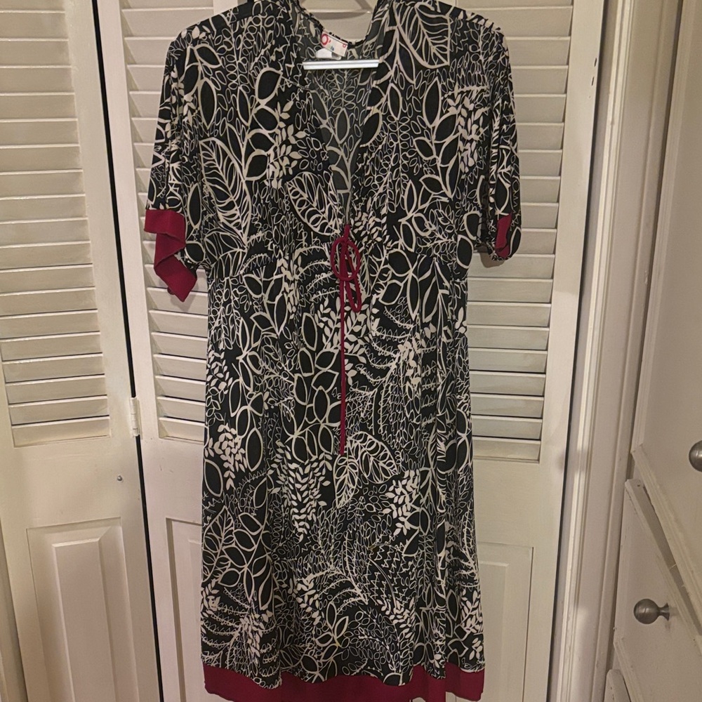 Elegant Black and Red Patterned Dress-stretchy material